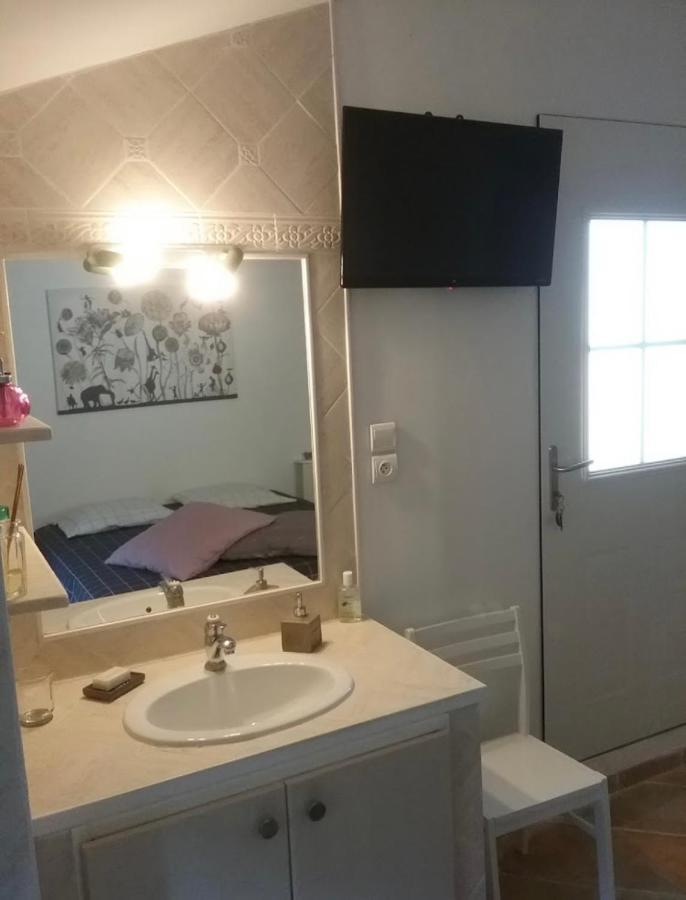 Une Chambre En Ville LʼIsle-sur-la-Sorgue Dış mekan fotoğraf