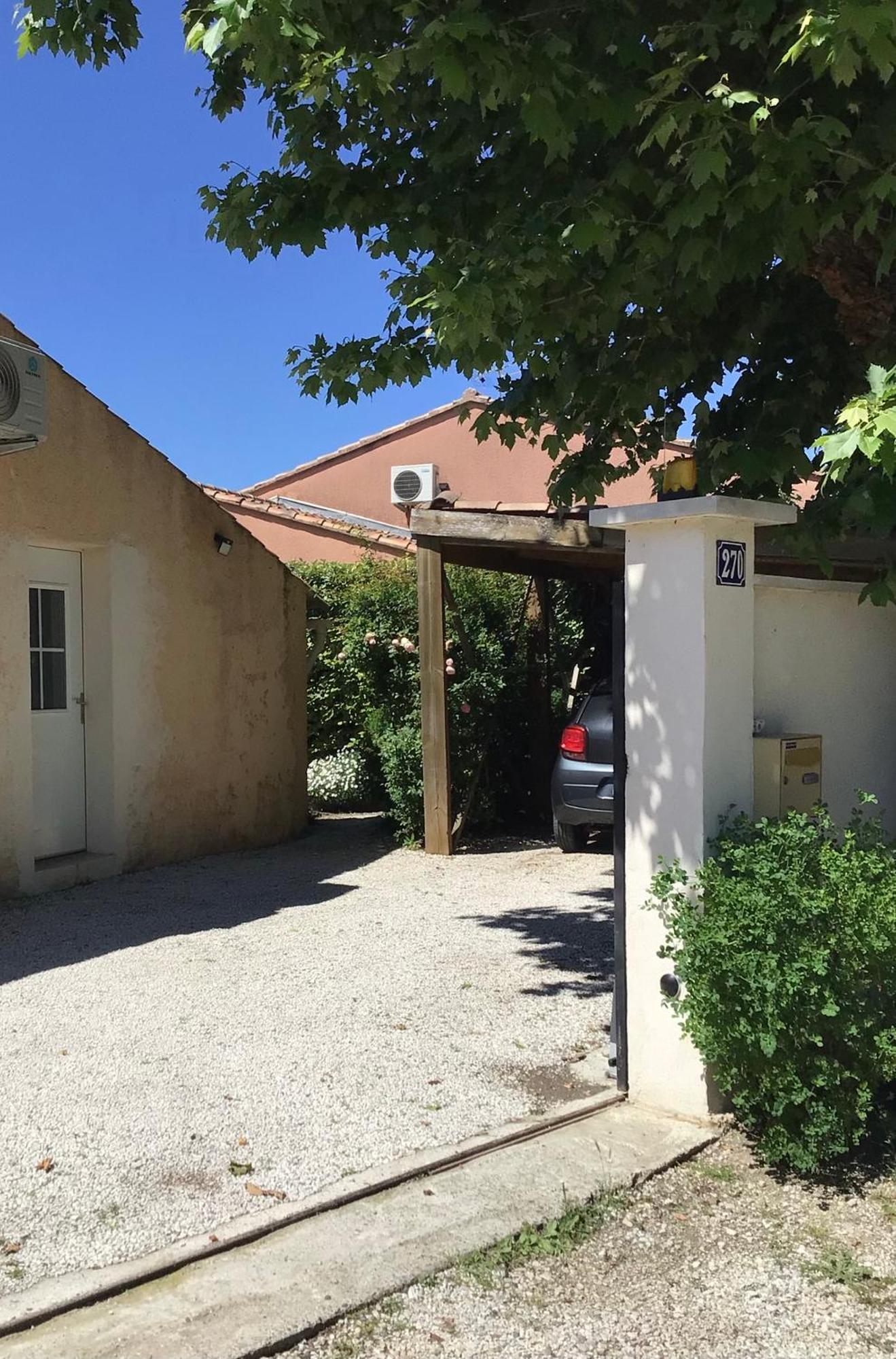 Une Chambre En Ville LʼIsle-sur-la-Sorgue Dış mekan fotoğraf