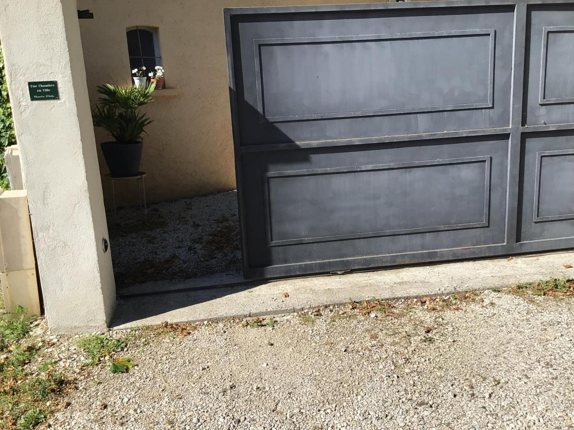 Une Chambre En Ville LʼIsle-sur-la-Sorgue Dış mekan fotoğraf
